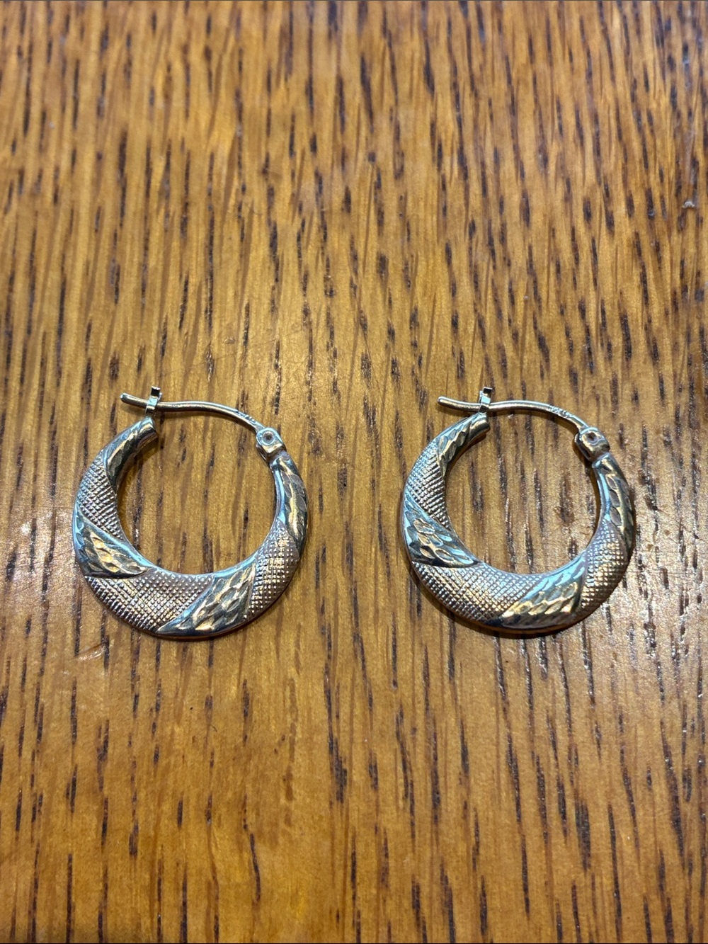 10K  Textured Hoop Earrings                
1.24 Grams.  1 Inch Diameter